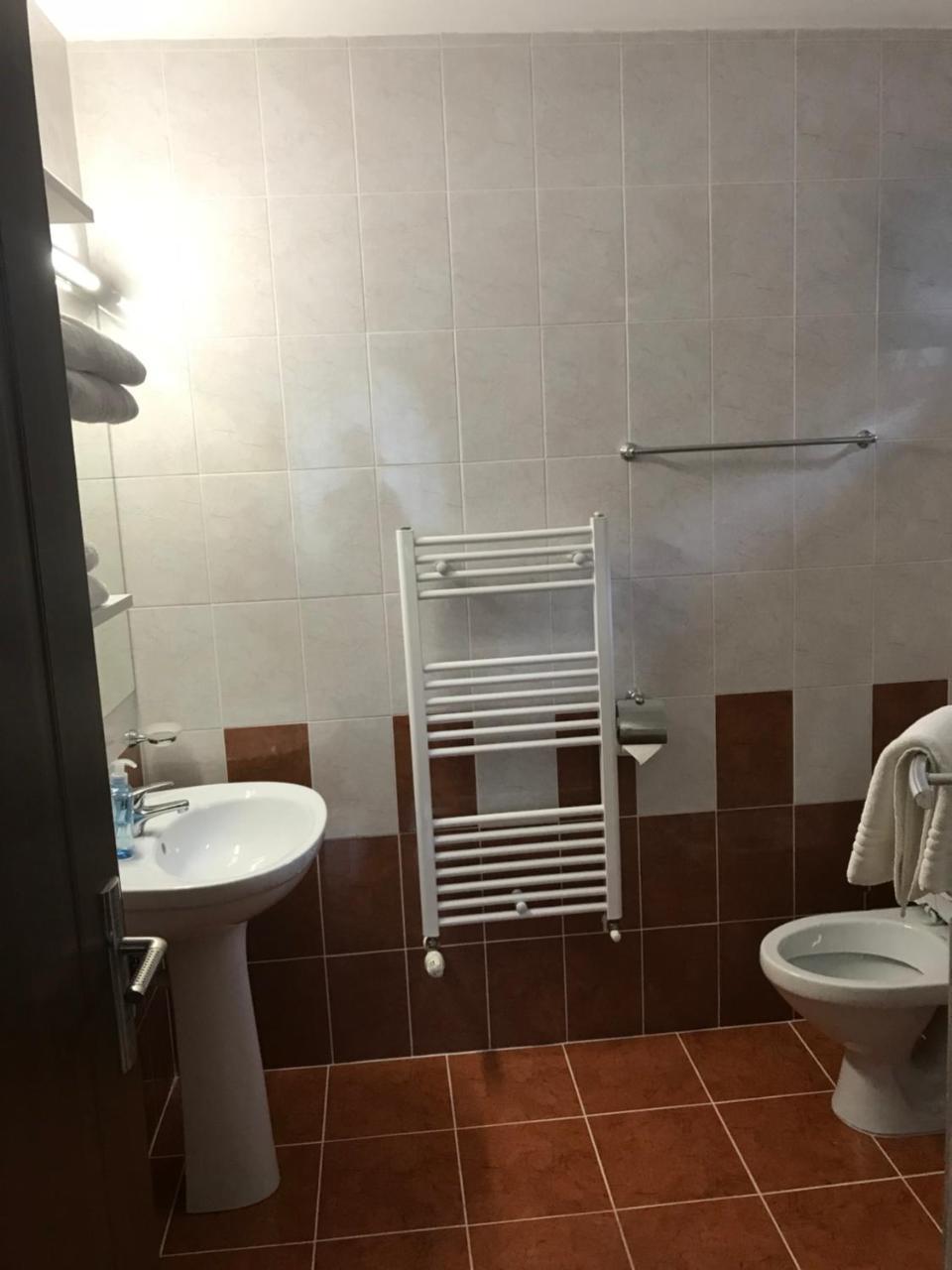 Pensiunea Granada Covasna Esterno foto